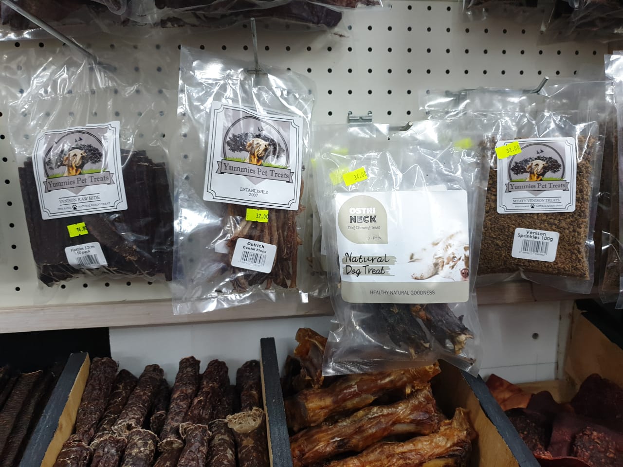 Pet food display
