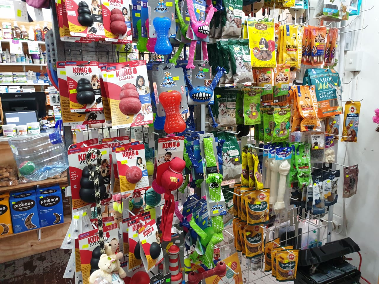 Pet accessories rack
