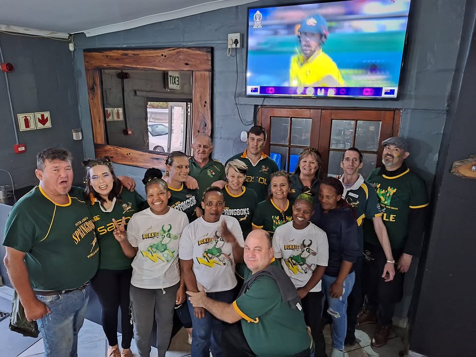 Buitesteen PUB & GRILL